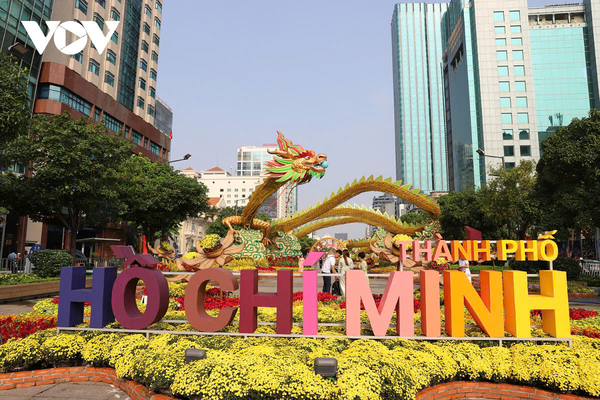 Đường hoa Nguyễn Huệ